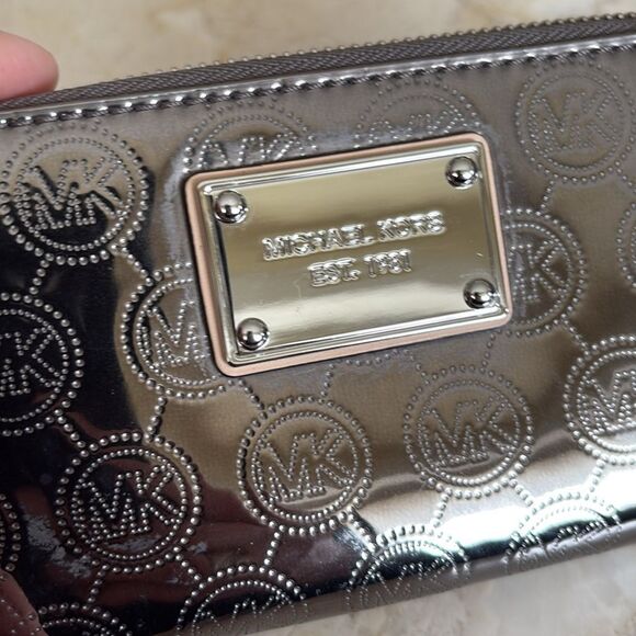 Michael Kors Jet Set Monogrammed Metallic Zippered Wallet/Wristlet - Picture 4 of 15